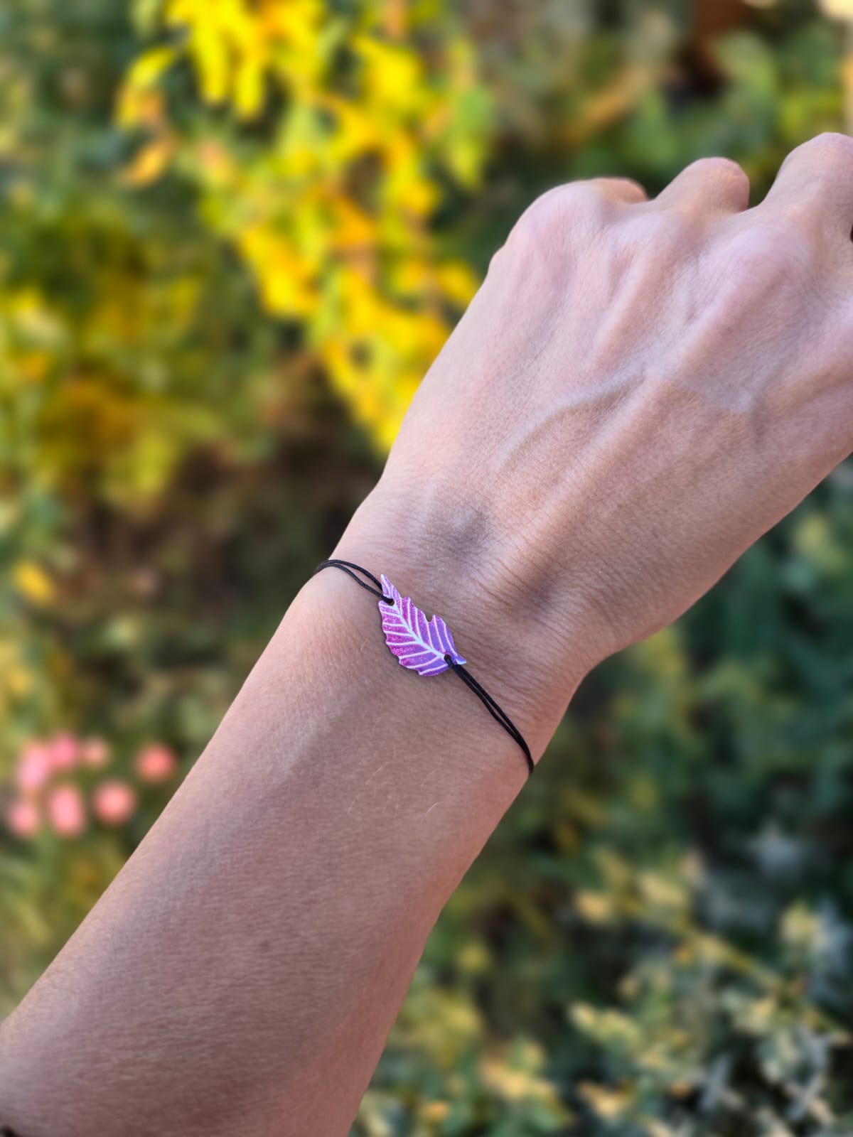 Náramek posuvný malovaný - pírko